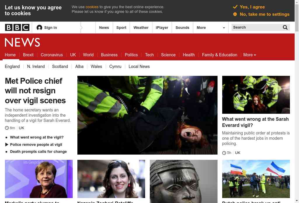 Image of the BBC News Homepage before my CFW change. STandard fonts are shown.